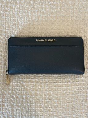 Michael Kors Black Jet Set Clutch Wallet with Gold-toned Hardware EUC